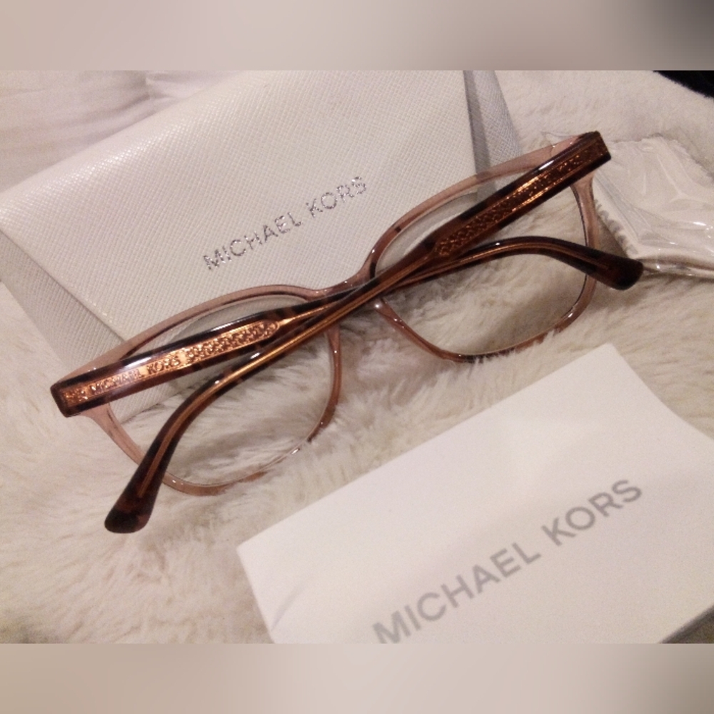 Stunning Michael Kors Brown Martinique Glasses